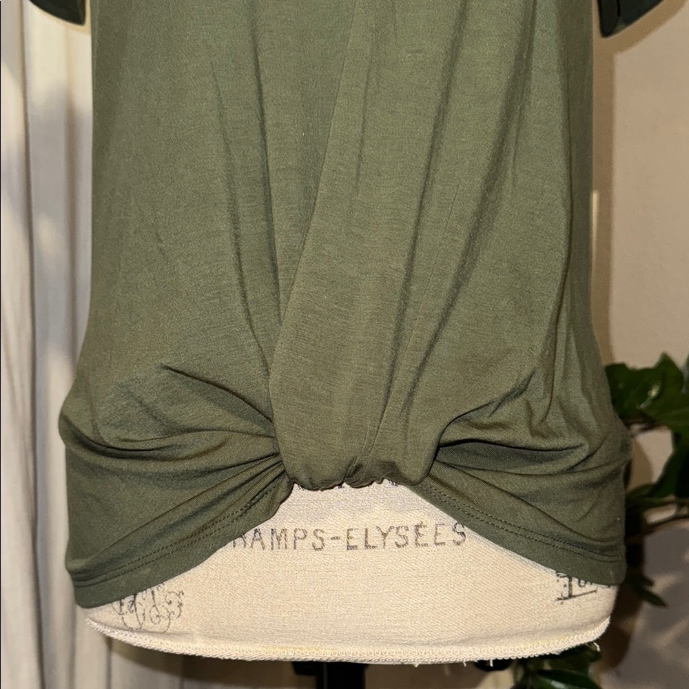 Time & Tru Womens Olive Army Green Knot Front Top shortsleeve blouse Small (4-6) - Picture 3 of 9